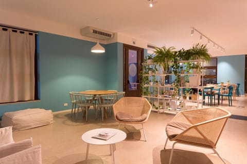 Shared lounge/TV area