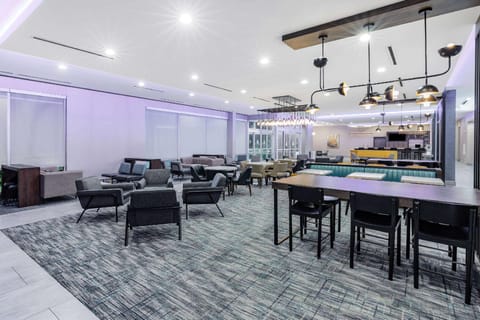 La Quinta Inn & Suites by Wyndham Texas City I 45 Hotel in La Marque