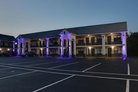 Travelodge by Wyndham Calhoun South I-75 Hotel in Calhoun
