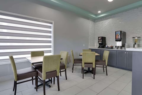 Travelodge by Wyndham Calhoun South I-75 Hotel in Calhoun