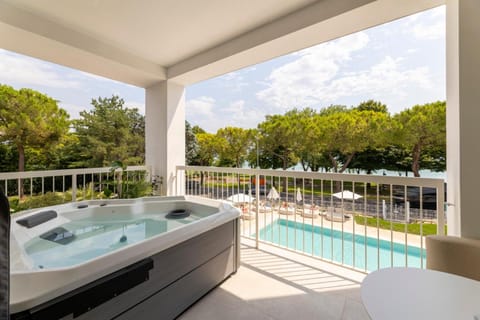 Hot tub