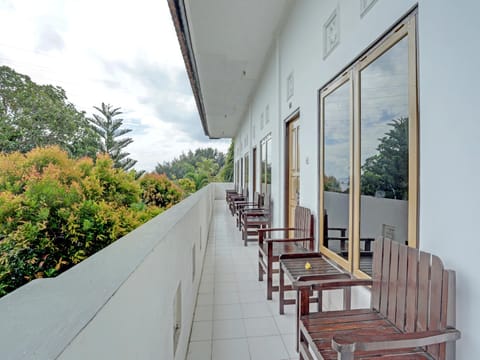 OYO 3096 Hotel Dewi Warsiki Near Gilimanuk Port Hotel in Bali