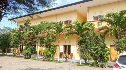 OYO 3096 Hotel Dewi Warsiki Near Gilimanuk Port Hotel in Bali