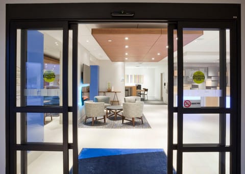 Holiday Inn Express Roseville-St. Paul By IHG Hotel in Roseville