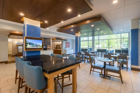 Holiday Inn Express & Suites Greenwood North By IHG Hotel in Lake Greenwood