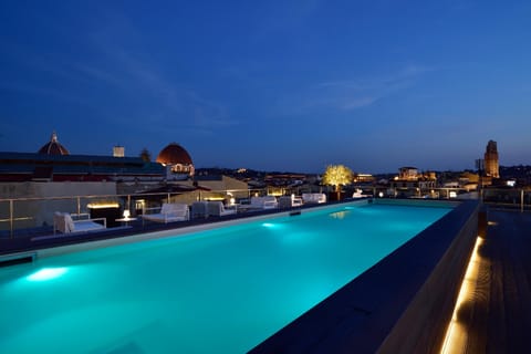 Poolside bar
