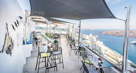 Angel Luxury Suites Apartment hotel in Thera