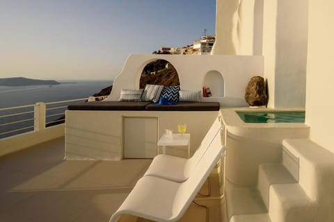 Angel Luxury Suites Apartment hotel in Thera