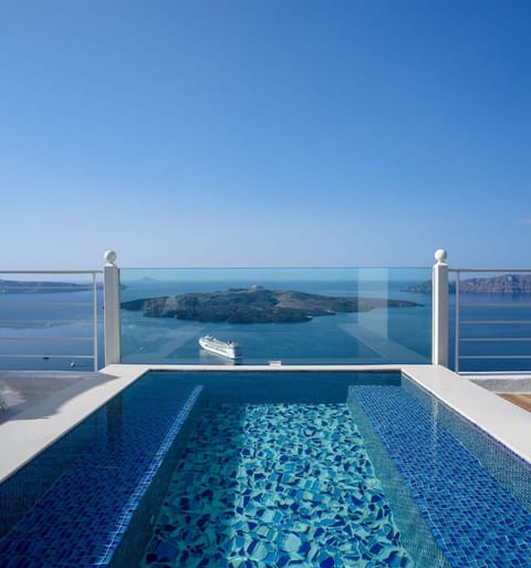 Angel Luxury Suites Apartment hotel in Thera