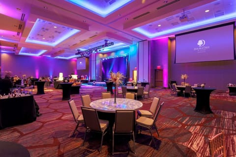 DoubleTree by Hilton Evansville Hotel in Evansville