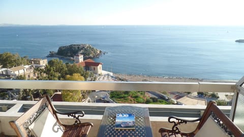 Cavo D' Oro Hotel in Pireas