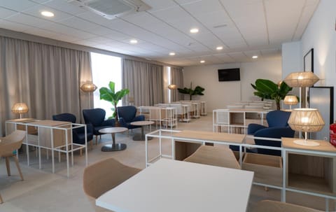 Shared lounge/TV area