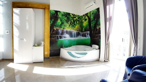 Hot tub