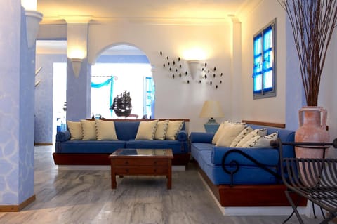 Atlantis Beach Villa Hotel in Perissa