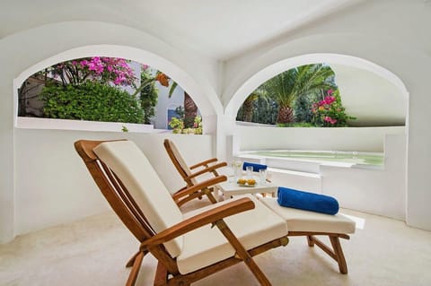 Atlantis Beach Villa Hotel in Perissa