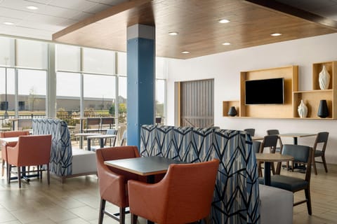 Holiday Inn Express & Suites West Memphis By IHG Hotel in Marion