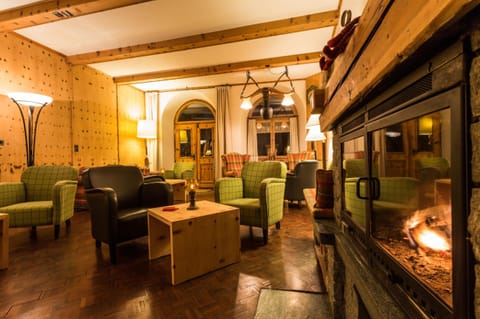 Shared lounge/TV area