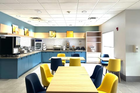 Comfort Inn & Suites Calhoun South Hotel in Calhoun