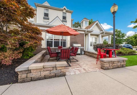 Suburban Studios Blue Ash-Cincinnati Hotel in Blue Ash