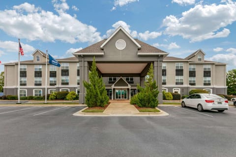 Clarion Pointe Columbus-Bradley Park Hotel in Phenix City