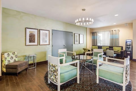 Quality Inn & Suites Quincy - Downtown Hotel in Quincy