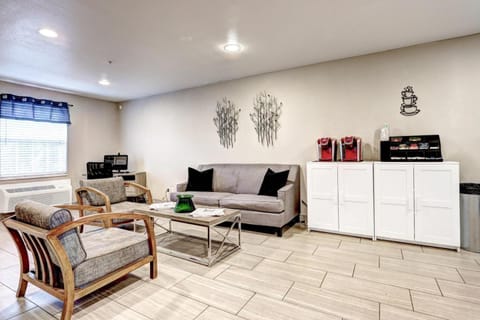 Suburban Studios Westminster Denver North Hotel in Northglenn