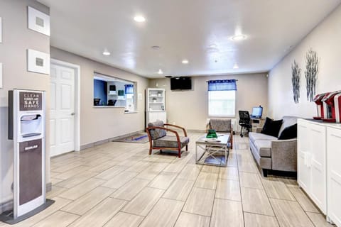 Suburban Studios Westminster Denver North Hotel in Northglenn