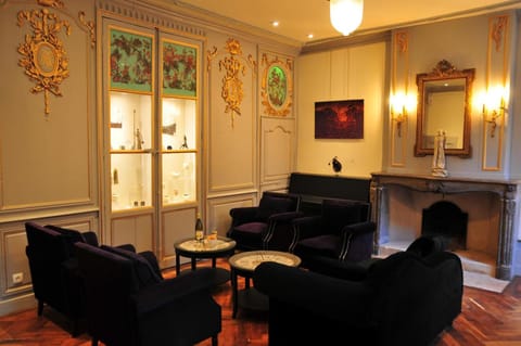 Shared lounge/TV area