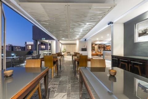 Shared lounge/TV area