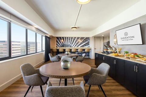 Sheraton Suites Chicago O'Hare Hotel in Rosemont