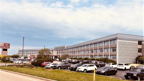 Best Western Plus Chicago Hillside Hotel in Bellwood