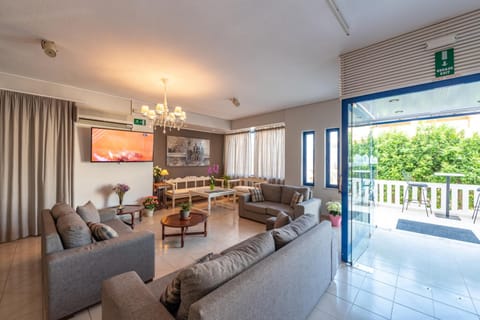 Shared lounge/TV area