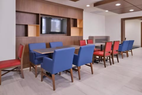 Holiday Inn Express Minneapolis West - Plymouth By IHG Hotel in Plymouth