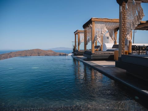 Galaxy Suites & Spa Hotel in Imerovigli