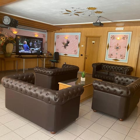 Shared lounge/TV area