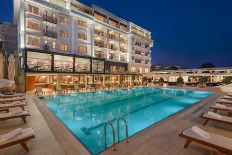 Swimming pool