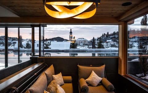 Swimming pool [outdoor]