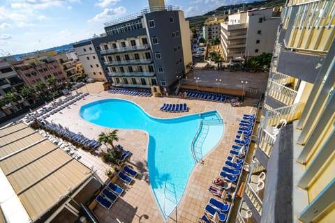 Topaz Hotel Hotel in Saint Paul's Bay