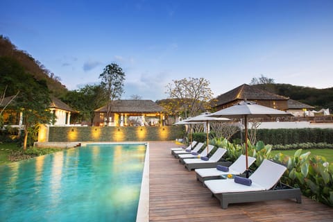 Swimming pool