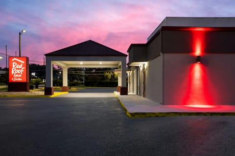 Red Roof Inn & Suites Statesboro - University Hotel in Statesboro