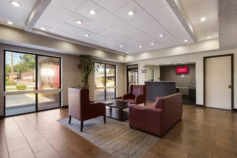 Red Roof Inn & Suites Statesboro - University Hotel in Statesboro