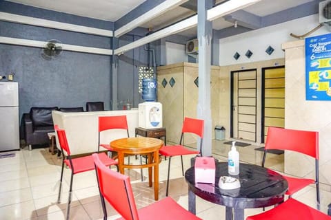 RedDoorz near Penimbangan Beach Singaraja Hotel in Buleleng