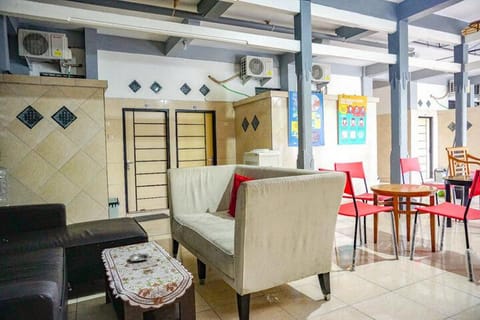 RedDoorz near Penimbangan Beach Singaraja Hotel in Buleleng