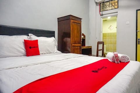 RedDoorz near Penimbangan Beach Singaraja Hotel in Buleleng