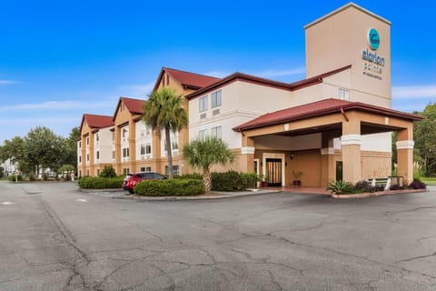 Clarion Pointe Savannah Gateway I-95 Hotel in Savannah