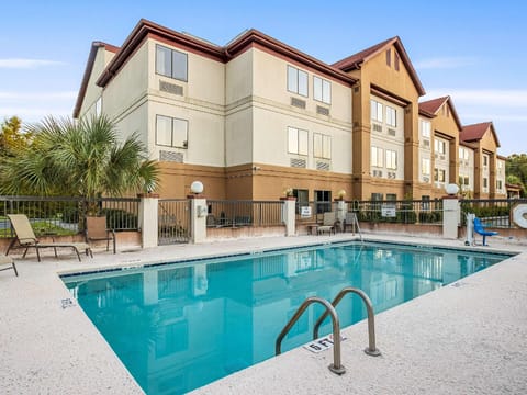 Clarion Pointe Savannah Gateway I-95 Hotel in Savannah