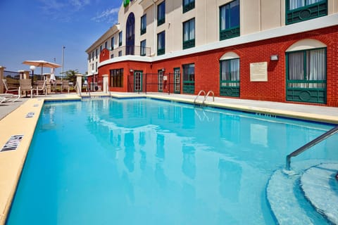 Holiday Inn Express Hotel & Suites Selma By IHG Hotel in Selma