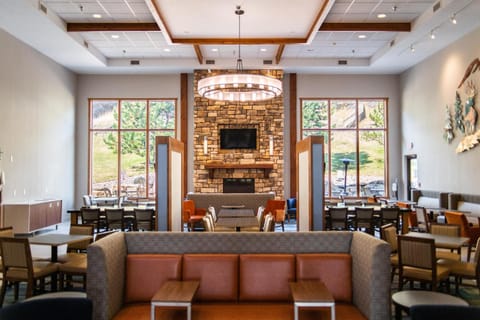 Holiday Inn Express Hotel & Suites Custer By IHG Hotel in Custer