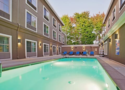 Holiday Inn Express Hotel & Suites Santa Cruz By IHG Hotel in Santa Cruz