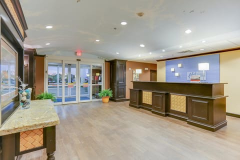 Holiday Inn Express Hotel & Suites Huntsville By IHG Hotel in Huntsville